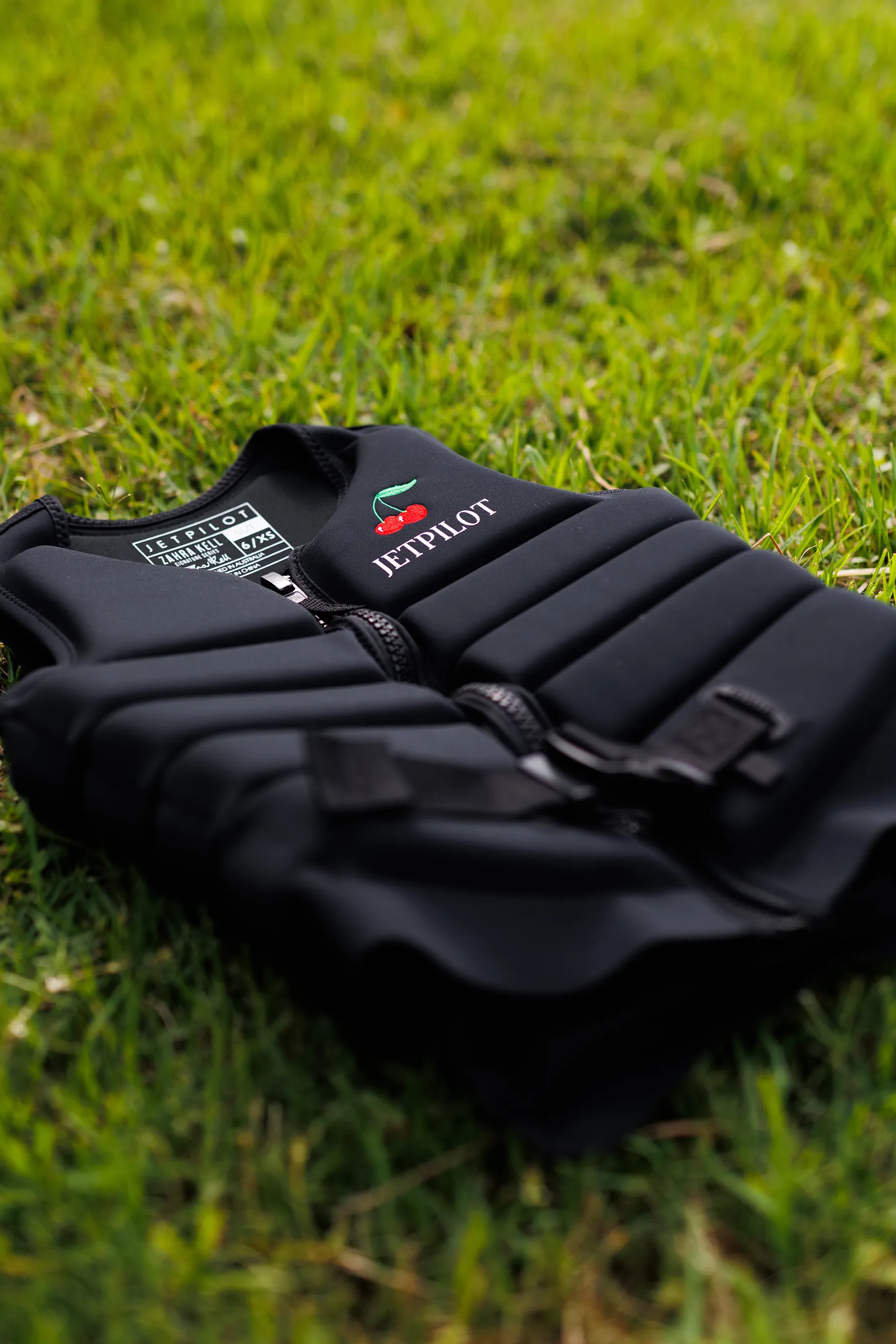 Jetpilot X1 Ladies Life Jacket - Zahra Kell Signature Series - Black - Image 3