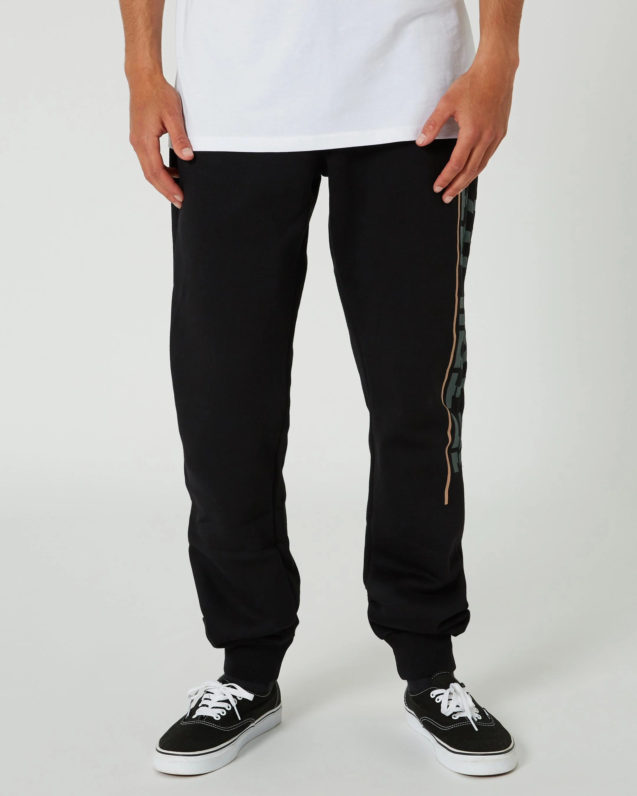 United Mens Trackpant - Black